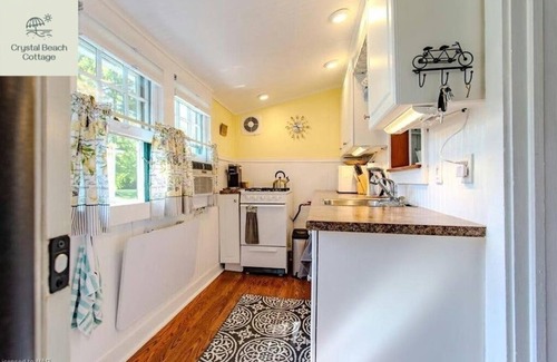 Crystal Beach Cottage | Classic Cottage by the Beach!