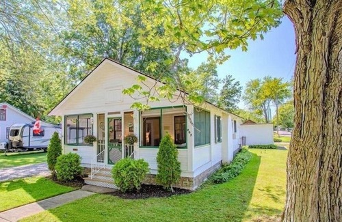 Crystal Beach Cottage | Classic Cottage by the Beach!