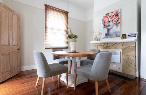 South Launceston House | Classic Cottage: Near CBD Hospital & Parking