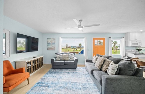 Surfside Beach Apartment | Classic, Cozy Bungalow With Large Deck Near Beach