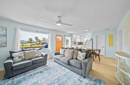 Surfside Beach Apartment | Classic, Cozy Bungalow With Large Deck Near Beach