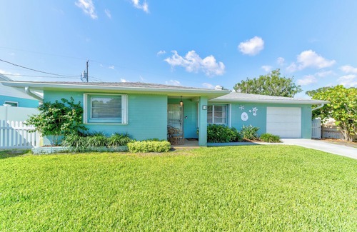 Ormond-by-the-Sea House | Classic Florida home 5 min walk to the beach.comfortable, peaceful and relaxing