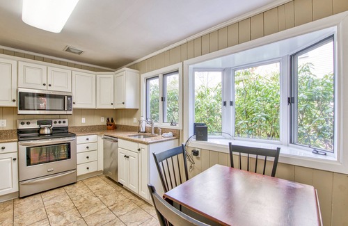 Lake Junaluska House | Classic Lakefront Home with Patio, Water Views, Furnished Porch & WiFi
