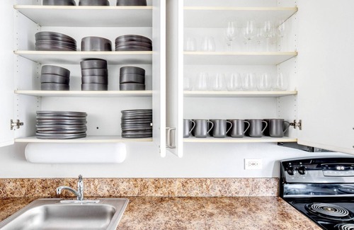 Lake View East Apartment | Classic Lakeview 2BR w/Deck, Pool & Gym, nr Lincoln Park, by Blueground