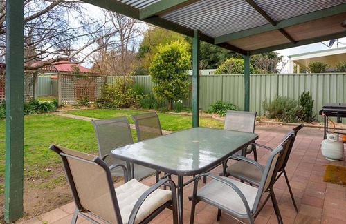 Albury House | Classic on George- clean, comfortable and pet friendly! - Classic heritage home with four bedrooms