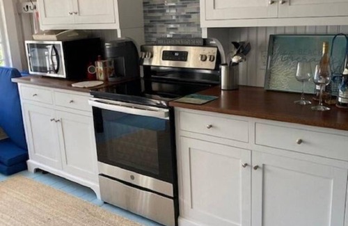 Orrs Island Cottage | Classic Orr’s Island, Maine Cottage, sleeps 4, 1 Bath, Stunning ocean views!