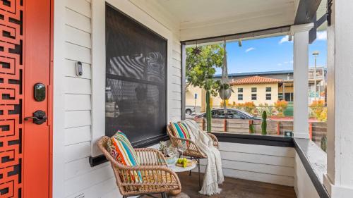 City Heights House | Classic San Diego Home w Outdoor Lounge Vintage Charm Casa Craftsman by Avantstay