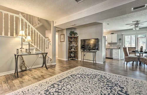 East Pensacola Heights House | Classic Townhome Less Than 9 Mi to Pensacola Beach!