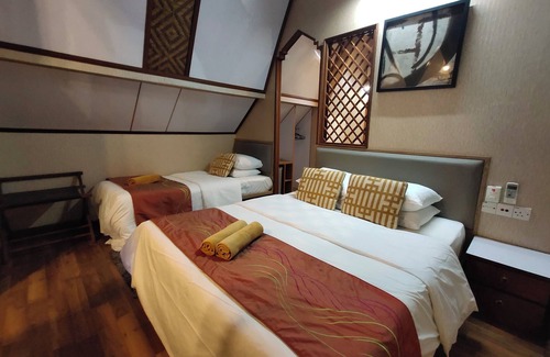 Pulau Perhentian Besar Resort | Classic Triple Room @ Coralview - BS