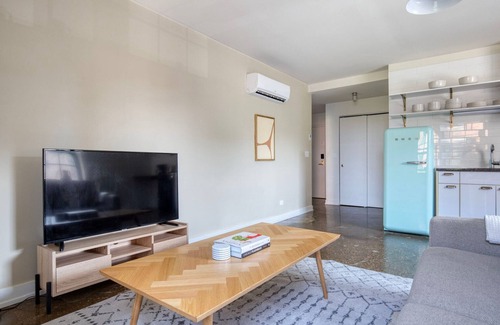 Uptown Apartment | Classic Uptown 1BR w/ Fire Pits & Rooftop, nr L Red Line, by Blueground
