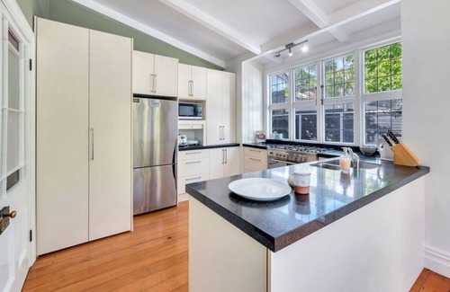 Ponsonby House | Classic Villa Retreat - Steps To Ponsonby Rd