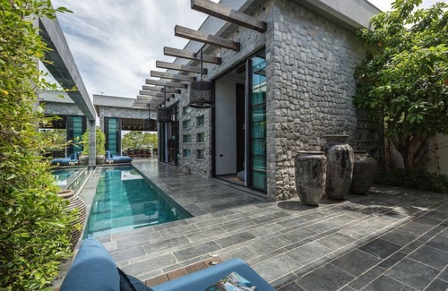 Mae Nam Villa | Clay Beach Beachfront Villa 2 - Courtyard 3 Bedrooms