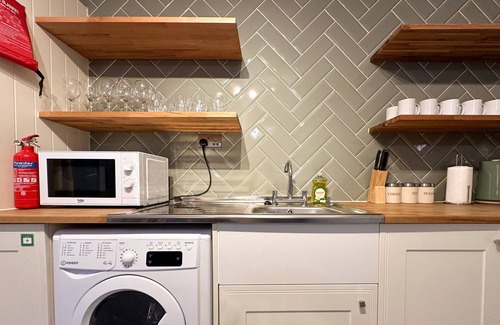 Peterborough House | Clayton House - Contractor House by Your Lettings