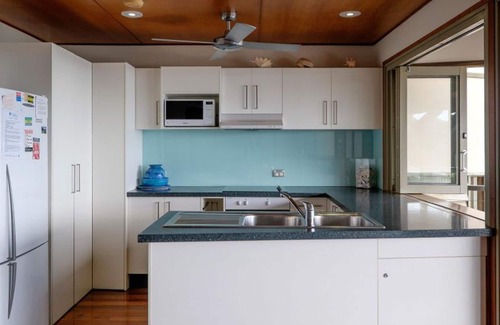 Point Lookout Apartment | Claytons 8 | 3 bed, 2 bath, sensational views, no need for a car! Beachfront :)