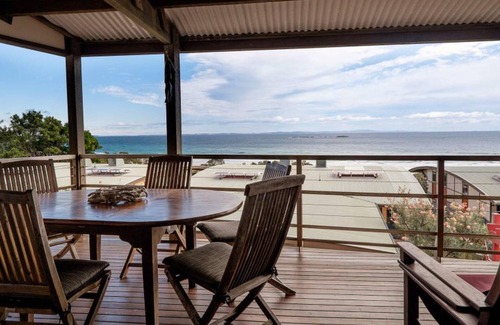 Point Lookout Apartment | Claytons 8 | 3 bed, 2 bath, sensational views, no need for a car! Beachfront :)