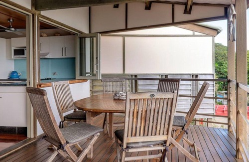 Point Lookout Apartment | Claytons 8 | 3 bed, 2 bath, sensational views, no need for a car! Beachfront :)
