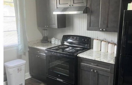 Valdosta House | Clean 2BR 1Bath Duplex in the Heart of Valdosta