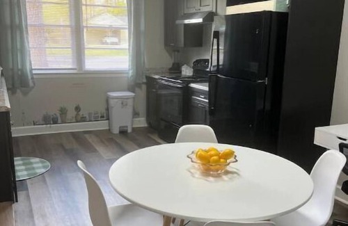 Valdosta House | Clean 2BR 1Bath Duplex in the Heart of Valdosta