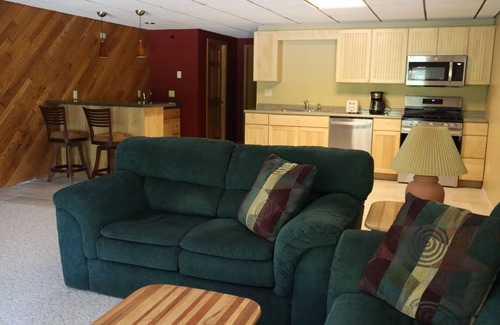 Carlton House | Clean and Comfortable Up-Scale Home in Country Setting