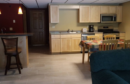 Carlton House | Clean and Comfortable Up-Scale Home in Country Setting