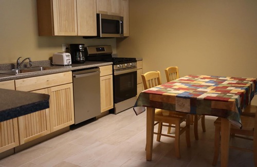 Carlton House | Clean and Comfortable Up-Scale Home in Country Setting