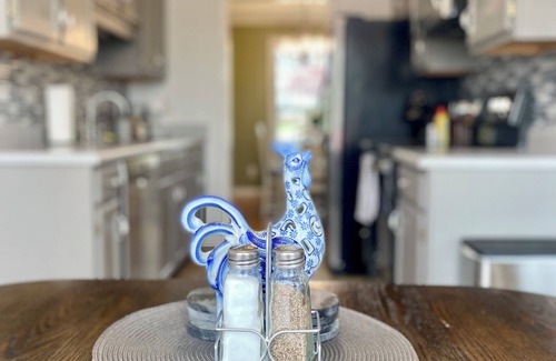 Big Rock House | Clean and Cozy, Private Retreat with Huge Backyard