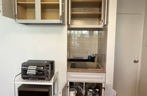 Atlantic Beach Apartment | Clean and cute 1b/1b, kitchenette, w/d, private fenced in yard, 1 block to beach