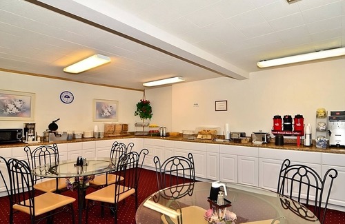 Ontario Hotel | Clean and Safe Stay! Indoor Pool, Pet-friendly, Free Parking and Breakfast!