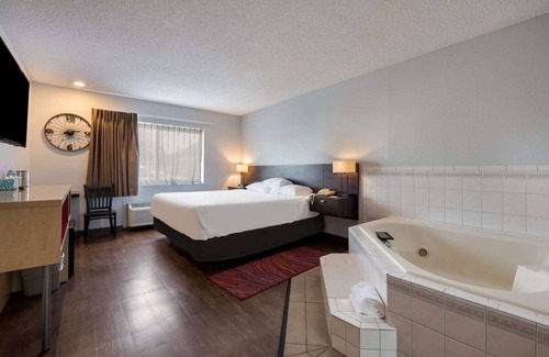 Ontario Hotel | Clean and Safe Stay! Indoor Pool, Pet-friendly, Free Parking and Breakfast!