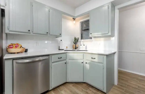 Moore House | Clean and Updated Home in Moore with Bonus Room