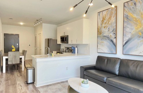 Old Fourth Ward Apartment | Clean B1B Condo Downtown ATL! Free Street Parking!
