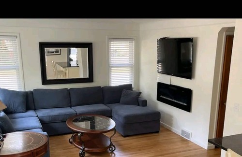 Berkley House | Clean fresh and very safe near downtown Berkley
