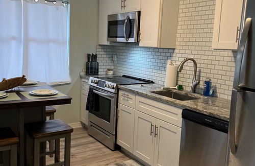 Grove City Apartment | CLEAN,Great Location,Dockage Available,HEATED Pool, HUGE Back yard. Unit C