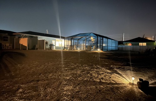 Grove City Apartment | CLEAN,Great Location,Dockage Available,HEATED Pool, HUGE Back yard. Unit C