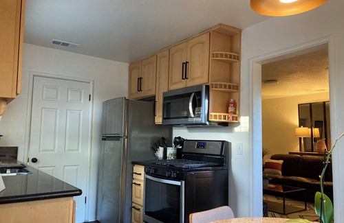 Modesto House | Clean Luxury & Comfortable Beds - Centrally Located Home with Backyard