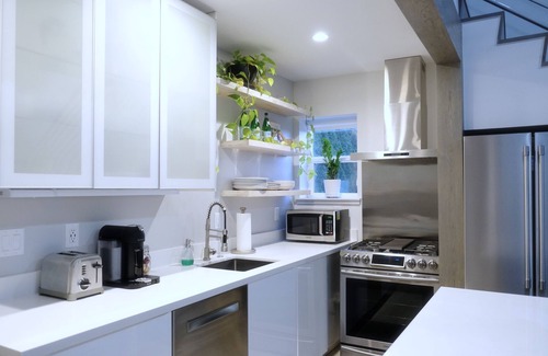 North Tabor House | ❤️ CLEAN | LUXURY GUESTHOUSE ★ NEAR DOWNTOWN ★ LARGE PATIO