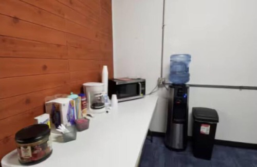 South Loop Hotel | Clean & Modern Central Location Free Coffee!