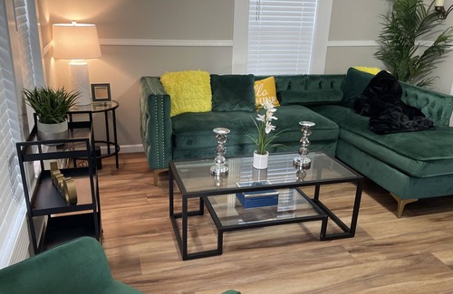 Marietta House | Clean Small Home with Community Pool only Minutes From Downtown Marietta