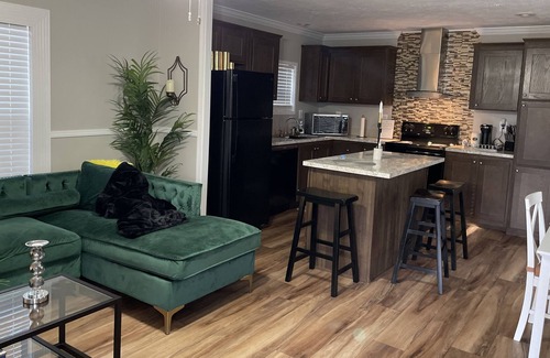 Marietta House | Clean Small Home with Community Pool only Minutes From Downtown Marietta