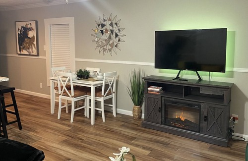 Marietta House | Clean Small Home with Community Pool only Minutes From Downtown Marietta