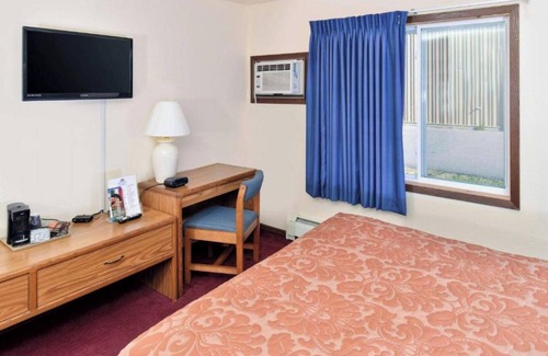 Staples Hotel | Clean Stay Near Dower Lake Adventure – Affordable and Pet Friendly