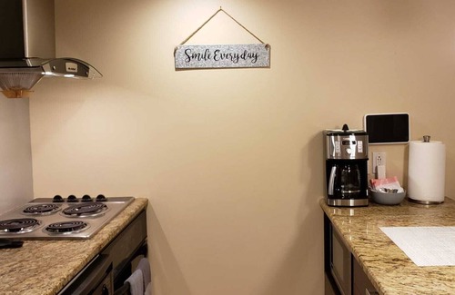 Clearwater Condo | Clearwater Chic Beach Condo 1B|R fits 2 to 6 PPL