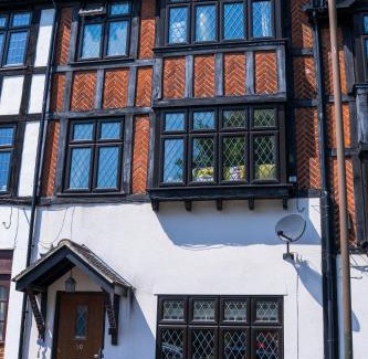 London Borough of Bromley Apartment | Cleave House - Chic & Stylish 3 bed house