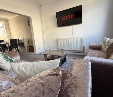 Cleethorpes Apartment | Cleethorpes Contractor stays - long term discounts