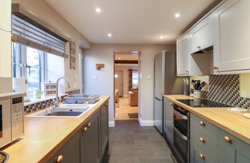 Crich Cottage | CLEMATIS COTTAGE, pet friendly, with a garden in Crich