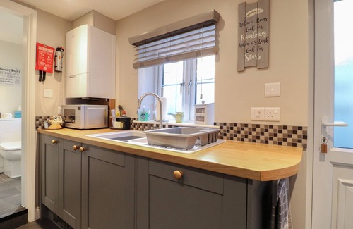 Crich Cottage | CLEMATIS COTTAGE, pet friendly, with a garden in Crich