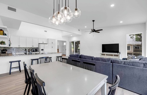 Burnet House | Clen Oak Lodge-Open water home w/dock & slide!