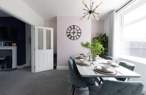 Stockton-on-Tees House | Cleveland House Fast Wifi & Free Parking