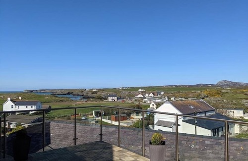 Trearddur Bay Apartment | Cliff Apartment- sea views, close to the beach