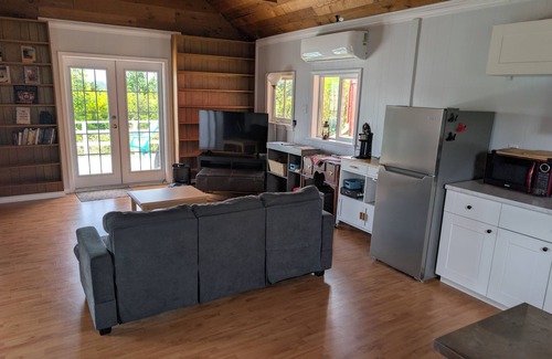 Alert Bay Cottage | Cliff Haven on the Bay - Ocean, Bay, & Mountain View, 1 bdrm Cottage